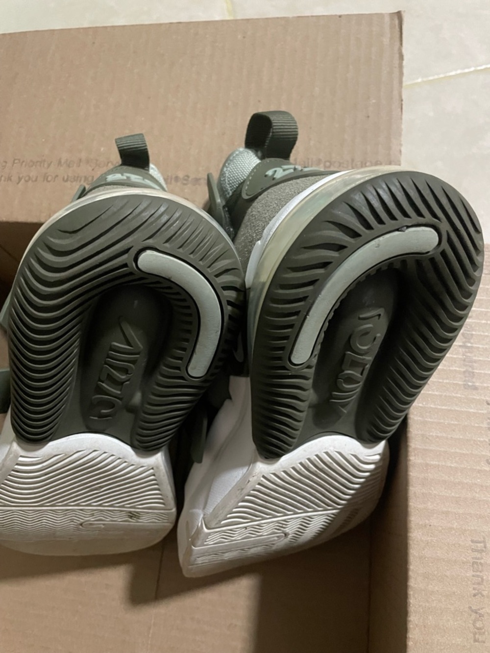 Nike Air Edge 270 Men's Sneakers in Light Gray and Olive - Picture 9 of 9